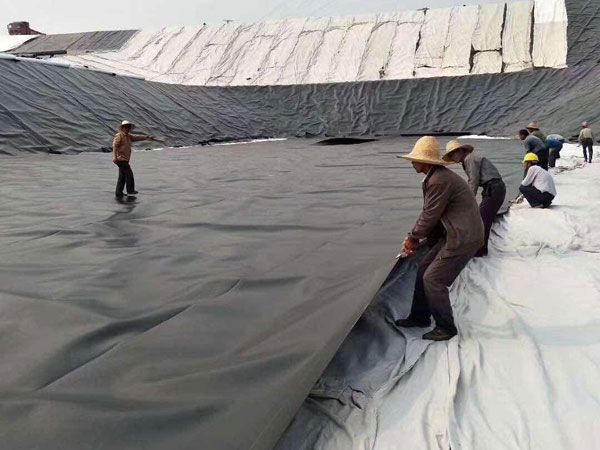 大型蓄水池<div   id=